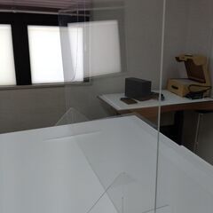 透明アクリルパーテーション 幅900mm×高さ600mm 300円