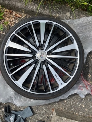 車のパーツ タイヤ、ホイール