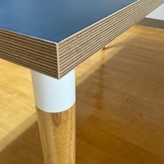 i IKEAテーブルネイビーの画像