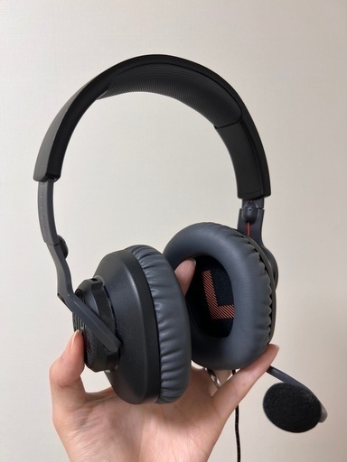 ゲーミングヘッドセットJBL QUANTUM100BLK　ホルダーつき