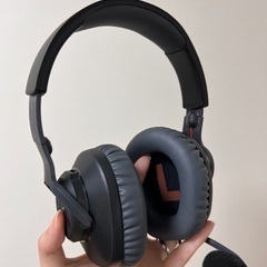 ゲーミングヘッドセットJBL QUANTUM100BLK　ホルダーつき