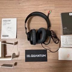 ゲーミングヘッドセットJBL QUANTUM100BLK　ホルダーつきの画像