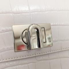 FURLA　ショルダーバッグ　牛革の画像