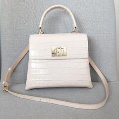 FURLA　ショルダーバッグ　牛革