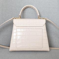 FURLA　ショルダーバッグ　牛革の画像