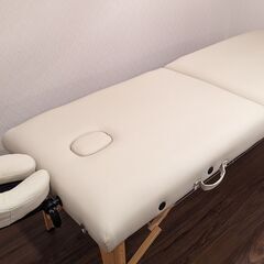 マッサージベッド折りたたみ・ケース＆付属パーツ付きの画像