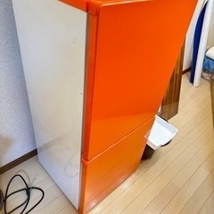 オレンジの可愛い冷蔵庫の画像