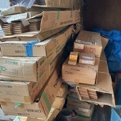 【未使用品多数】建材建築材直張フローリング永大産業ジャパン建材金属サイディング外壁クッションフロアなどの画像