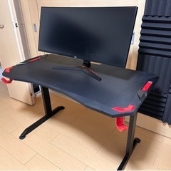 ゲーミングデスク&モニターの画像