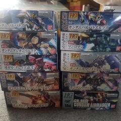 ガンプラの箱と説明書の画像