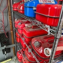 中古携行缶　沢山　1個1500円