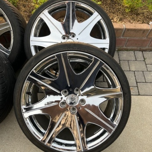車のパーツ タイヤ、ホイール
