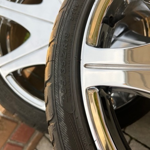 車のパーツ タイヤ、ホイール