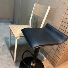 椅子　2つ