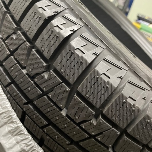 車のパーツ タイヤ、ホイール