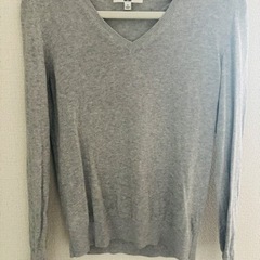【ユニクロ】Vネックニット（グレー・長袖・Sサイズ）