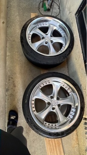 車のパーツ タイヤ、ホイール