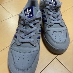 
adidas スニーカー 
