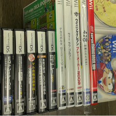 wii本体＋ニンテンドーDS本体＋コントローラー多数＋ソフト多数の画像
