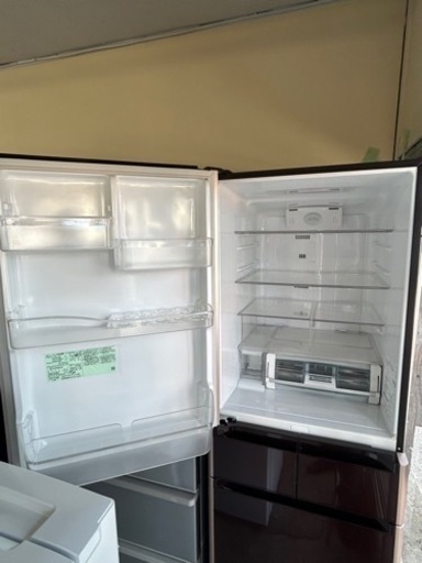 万代店　日立お洒落な前面鏡面ガラス.真空チルド、ビッグ&スリム 60　401 L　R-S4000GL