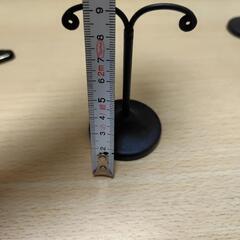 ピアスホルダー ﾌﾞﾗｯｸ　ﾃﾞｲｽﾌﾟﾚｲ中と小の画像