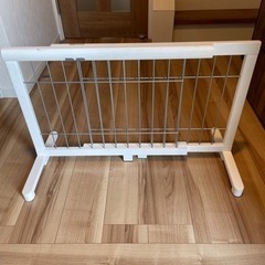 ①ペットゲート 置くだけ 伸縮 木製 ペットフェンス 
