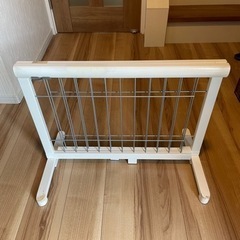 ② ペットゲート 置くだけ 伸縮 木製 ペットフェンス 
