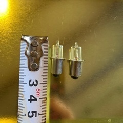 懐中電灯替球 2個 ハロゲン球 電球ライト 交換球 スペアの画像