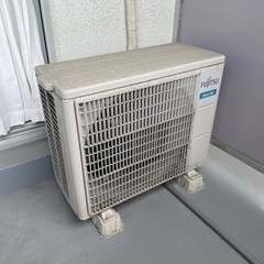 【取引中】FUJITSU エアコン 室外機　2019年製の画像