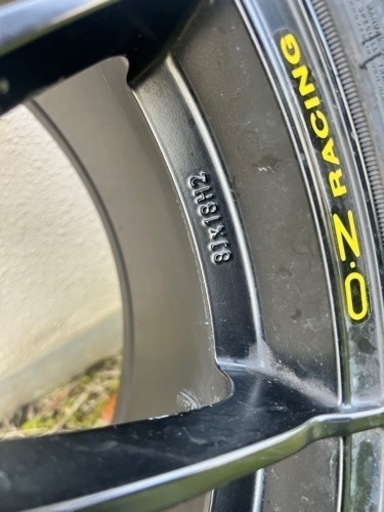 車のパーツ タイヤ、ホイール