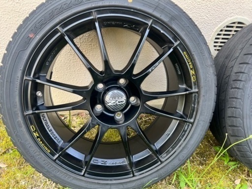 車のパーツ タイヤ、ホイール