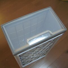 押入れ引出しと箱の画像