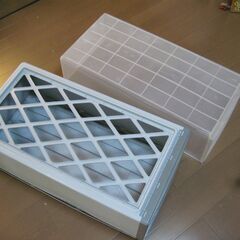 押入れ引出しと箱の画像