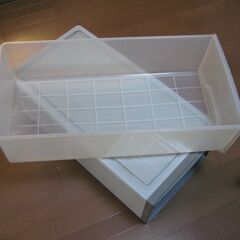 押入れ引出しと箱の画像