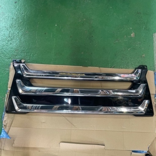 ハイエースバン　200系　ナロー　フロントグリル