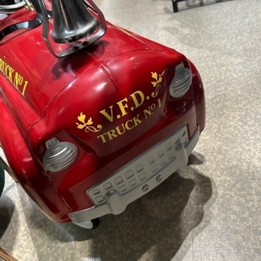 ファイヤートラック　ペダルカー