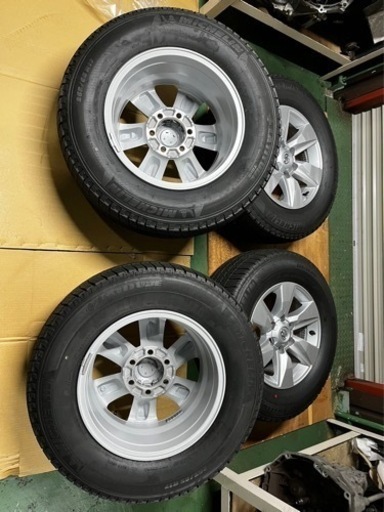 車のパーツ タイヤ、ホイール