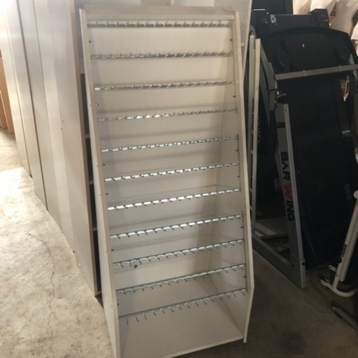 店舗什器 展示棚 大量展示 ぶら下げ 165点展示 60×45×142cm