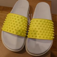 Christian louboutin サンダル　ルブタン　スタッズ