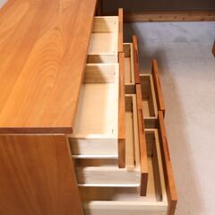 MASTERWAL(マスターウォール)のチェリー材を使用したノートシステムデスクです。ナチュラルな印象のユニットデスクはシンプルながら機能性が抜群！在宅ワークのパソコンデスクや事務机にもおススメ♪の画像