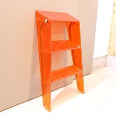 イタリアのデザイナーズ家具ブランドKARTELL(カルテル)のUPPER