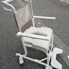 【値下げ】水まわり用車いす（キャスター）の画像