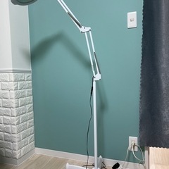 拡大レンズ付LEDライト（スタンド式）