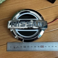 日産 エンブレム ブルー