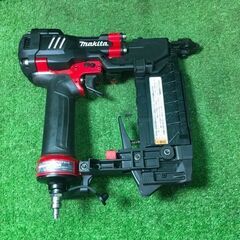 マキタ AT451H 高圧フロアタッカ【市川行徳店】【店頭取引限定】【中古】管理番号：ITP5G2JP8UCNの画像