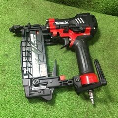 マキタ AT451H 高圧フロアタッカ【市川行徳店】【店頭取引限定】【中古】管理番号：ITP5G2JP8UCNの画像