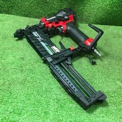 マキタ AT451H 高圧フロアタッカ【市川行徳店】【店頭取引限定】【中古】管理番号：ITP5G2JP8UCNの画像