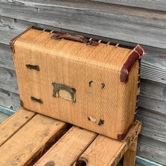 寅さんが持っていそうな柳行李トランク
