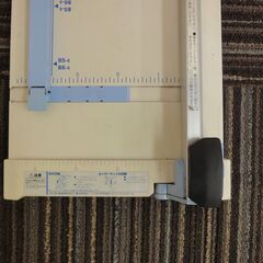 裁断機　ペーパーカッターの画像