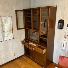  食器棚の画像